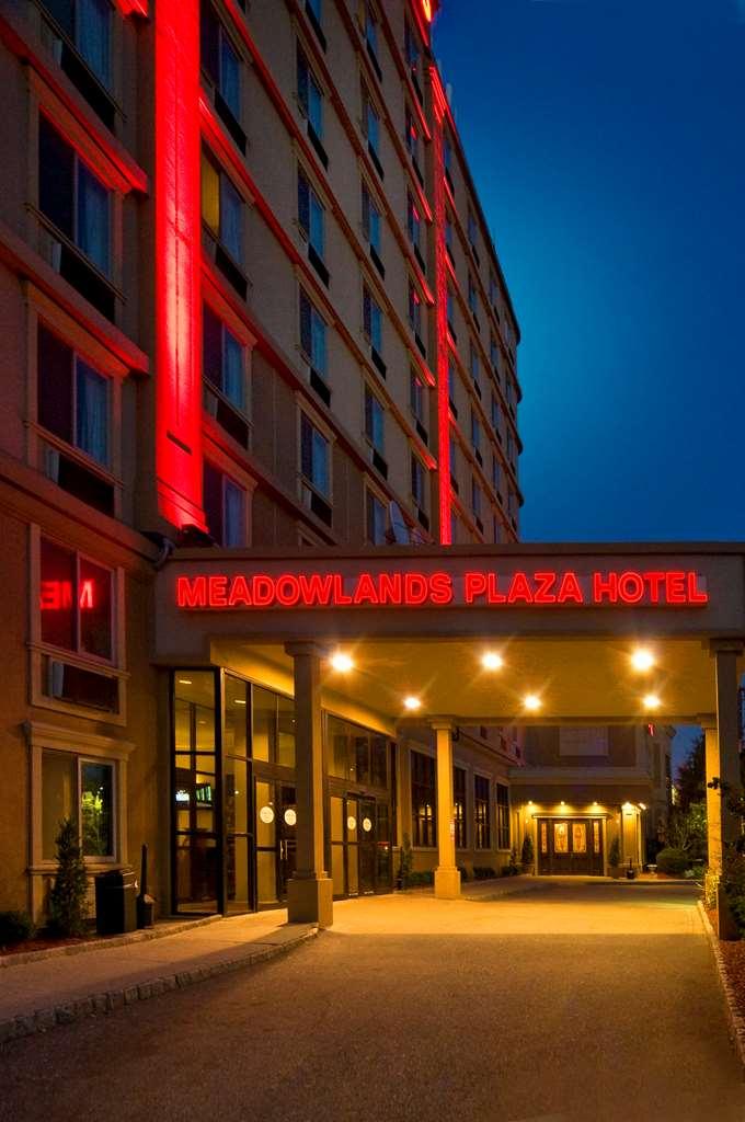 Meadowlands Plaza Hotel Secaucus Exterior photo